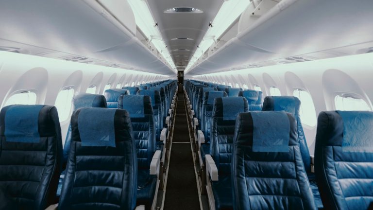 Suspenden vuelos entre Colombia y Brasil por nueva cepa de Covid-19